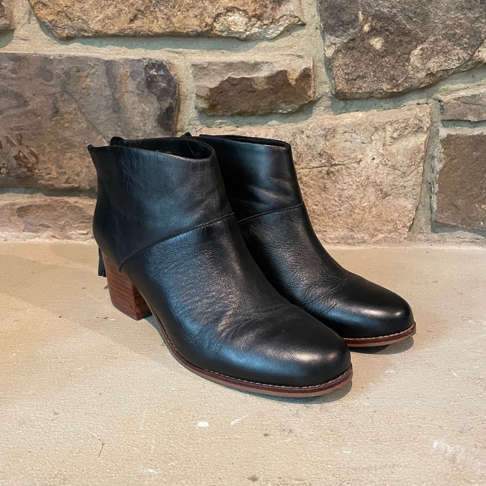 Tom’s Leila zip booties